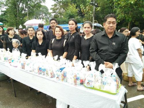 ปฏิรูปที่ดินจังหวัดกระบี่ (นายสมภพ ศรีเจริญ) พร้อมด้วยคณะข้าราชการ ลูกจ้างประจำ และเจ้าหน้าที่ในสังกัด ร่วมพิธีบำเพ็ญกุศลเพื่อถวายพระราชกุศลครบรอบ 1 ปี วันสวรรคตพระบาทสมเด็จพระปรมินทรมหาภูมิพลอดุลยเดช บรมนาถบพิตร