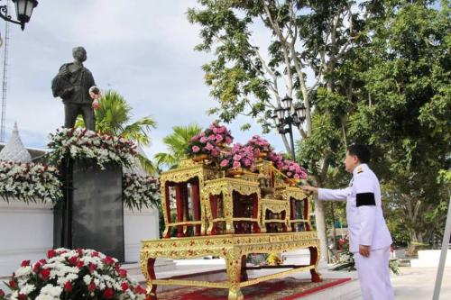 สำนักงานการปฏิรูปที่ดินจังหวัดกระบี่ (ส.ป.ก.กระบี่) ร่วมพิธีวางพวงมาลาถวายราชสักการะพระบรมราชานุสาวรีย์ พระบาทสมเด็จพระจุลจอมเกล้าเจ้าอยู่หัว รัชกาลที่ 5 