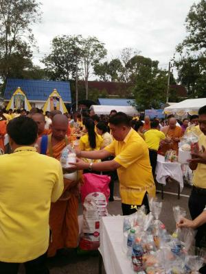 ส.ป.ก.กระบี่ ร่วมพิธีทำบุญตักบาตรเพื่อถวายพระราชกุศลพระบาทสมเด็จพระปรมินทรมหาภูมิพลอดุลยเดช บรมนาถบพิตร เนื่องในวันคล้ายวันเฉลิมพระชนมพรรษา วันชาติและวันพ่อแห่งชาติ 