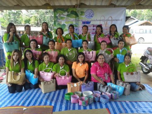 โครงการฝึกอบรมศิลปาชีพเพื่อวิสาหกิจชุมชนในเขตปฏิรูปที่ดินจังหวัดกระบี่ ปีงบประมาณ ๒๕๕๘ 