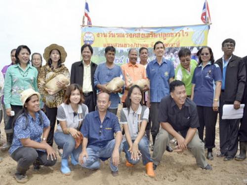 ส.ป.ก. กระบี่ ร่วมงานรณรงค์การปลูกข้าวไร่ขึ้นในพื้นที่หมู่ที่ 5 ตำบลเพหลา อำเภอคลองท่อม 