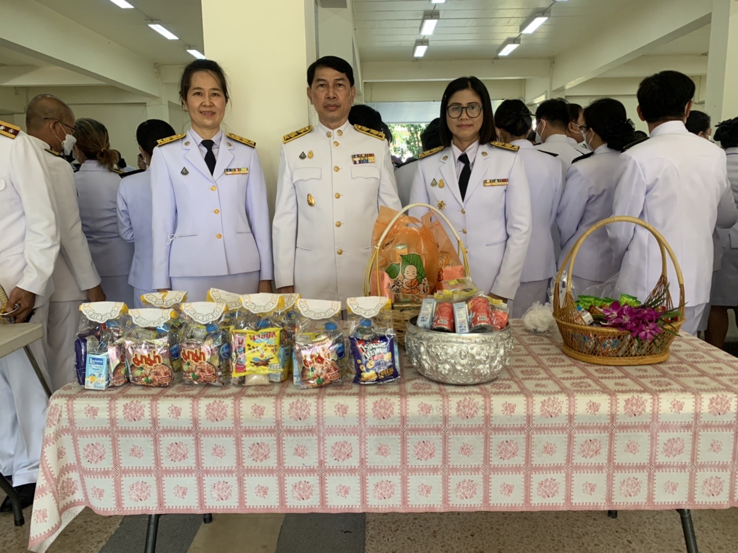 ร่วมพิธีทำบุญตักบาตรเจริญพระพุทธมนต์ถวายพระราชกุศลเนื่องในโอกาสวันเฉลิมพระชนมพรรษาสมเด็จ พระนางเจ้าฯ พระบรมราชินี  ๓ มิถุนายน ๒๕๖๖