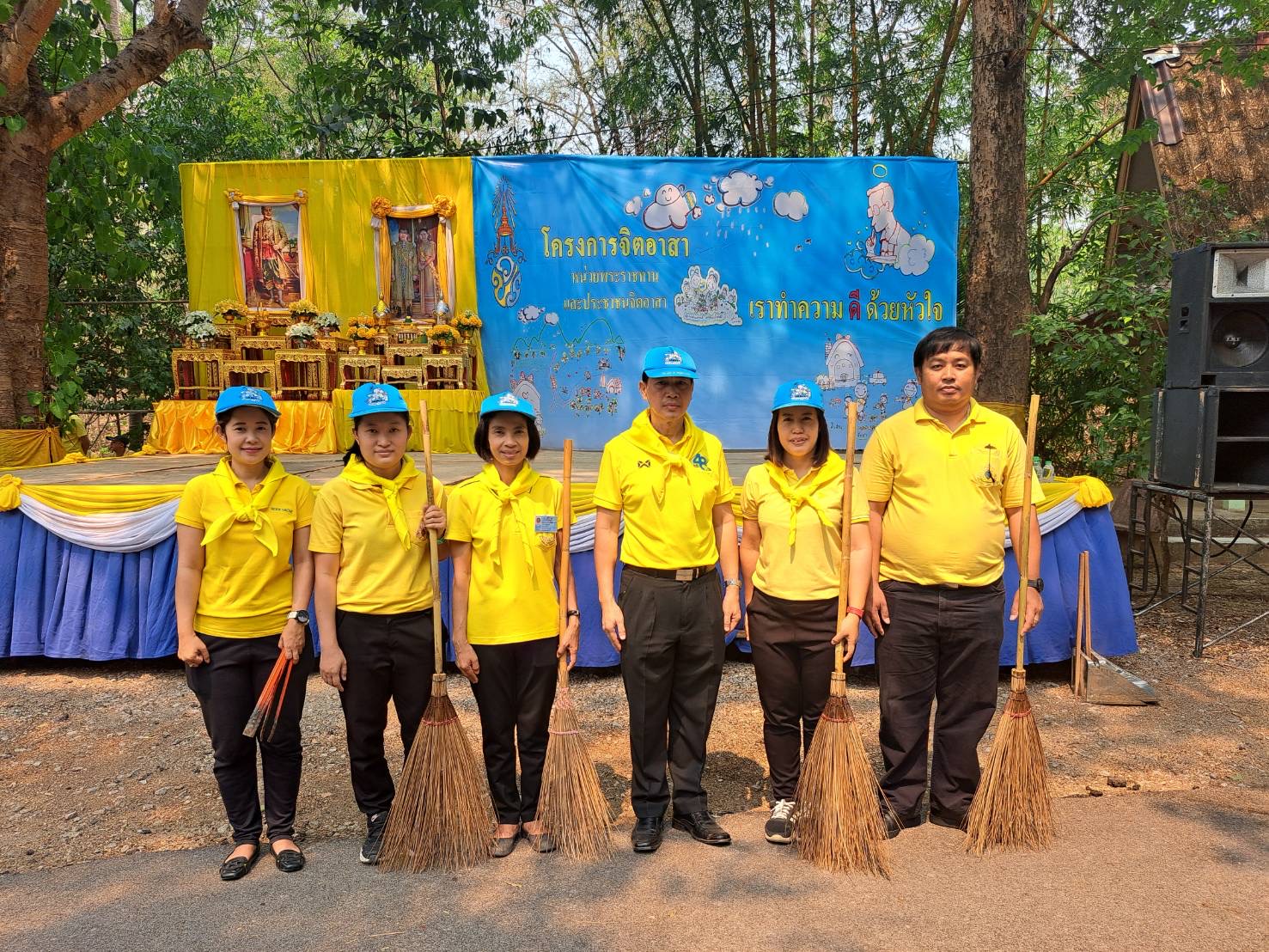 ส.ป.ก.ลำปาง ร่วมกิจกรรมจิตอาสาพัฒนาศาสนสถาน เนื่องใน  วันพระบาทสมเด็จพระพุทธยอดฟ้าจุฬาโลกมหาราช และวันที่ระลึกมหาจักรีบรมราชวงศ์