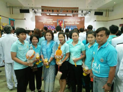 วันที่ 12 สิหาคม 2560 เวลา 6.00 น. นางอนุชา ศุภมาตร์ พร้อมด้วยคณะข้าราชการลูกจ้างสำนักงาน ร่วมพิธีตักบาตรถวายพระราชกุศลสมเด็จพระปรมินทรมหาภูมิพลอดุลยเดช 