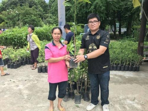 ส.ป.ก.ลำปาง มอบปัจจัยการผลิต โครงการปรับเปลี่ยนพื้นที่การผลิตไม่เหมาะสม