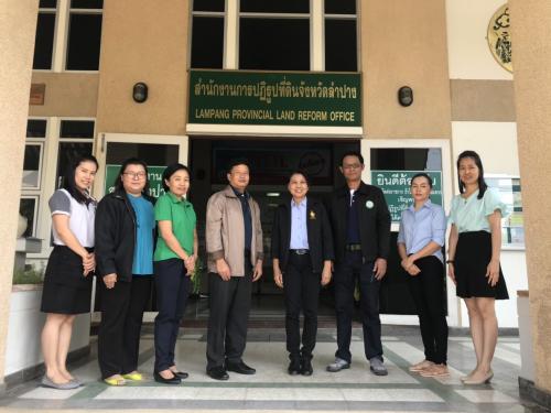 นายวัฒนา มังธิสาร ผู้อำนวยการสำนักจัดการแผนที่และสารบบที่ดิน ตรวจเยี่ยมและติดตามงาน ส.ป.ก.ลำปาง