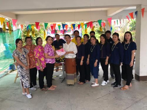 ส.ป.ก.ลำปาง ร่วมใจสืบสานประเพณีไทย รดน้ำดำหัวผู้ใหญ่ วันปี๋ใหม่เมือง 