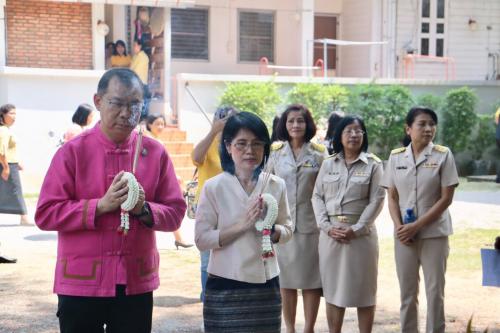 หัวหน้าส่วนราชการสังกัดกระทรวงเกษตรและสหกรณ์ในจังหวัดลำปาง พร้อมคณะเจ้าหน้าที่ให้การต้อนรับท่านผู้ว่าราชการจังหวัดลำปาง 