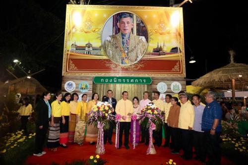 นางสาวอรณัชชา สุวรรณชัย ปฏิรูปที่ดินจังหวัดลำปาง พร้อมเจ้าหน้าที่ ส.ป.ก.ลำปาง ร่วมกิจกรรมส่งมอบความสุขส่งท้ายปีเก่าต้อนรับปีใหม่ให้กับพี่น้องประชาชนชาวลำปาง ร่วมพิธีเปิดงานเทศกาล งานฤดูหนาวและของดีนครลำปาง ประจำปี ๒๕๖๓ 