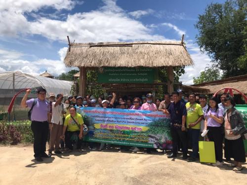ส.ป.ก.ลำปาง พาเกษตรกรเข้าศึกษาดูงานการทำเกษตรแบบผสมผสาน และเศรษฐกิจพอเพียง ภายใต้โครงการพัฒนาเกษตรกรปราดเปรื่อง (Smart Farmer) 