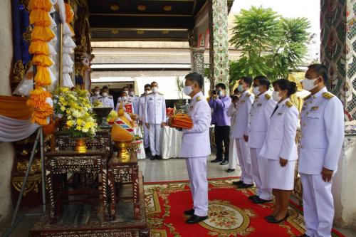 ส.ป.ก.ลำปาง ร่วมทำบุญถวายผ้าพระกฐินพระราชทาน