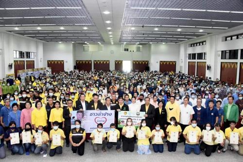 รมช.ธรรมนัส พรหมเผ่า ลงพื้นที่มอบหนังสืออนุญาตให้เข้าทำประโยชน์ในเขตปฏิรูปที่ดิน (ส.ป.ก.๔-๐๑) แก่พี่น้องเกษตรกร จังหวัดลำปาง