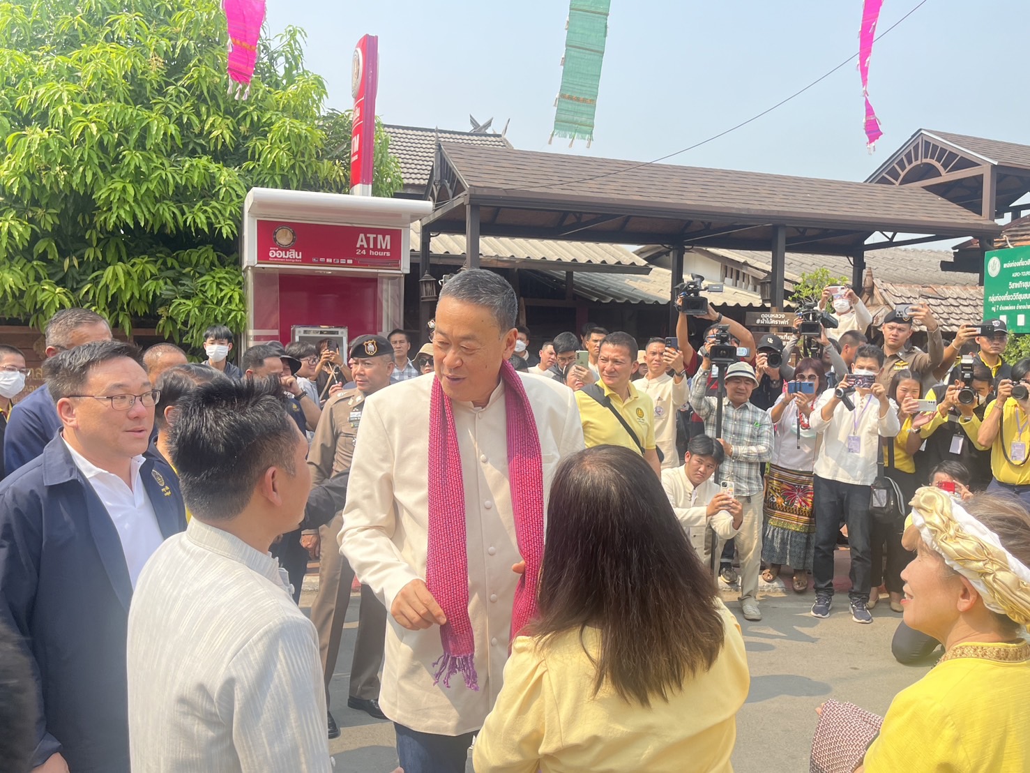 ปฏิรูปที่ดินจังหวัดลำพูนร่วมให้การต้อนรับนายกรัฐมนตรีและคณะ ในโอกาสเดินทางตรวจราชการและเยี่ยมเยือนผู้ประกอบการผลิตและจำหน่ายผ้าฝ้ายจังหวัดลำพูน