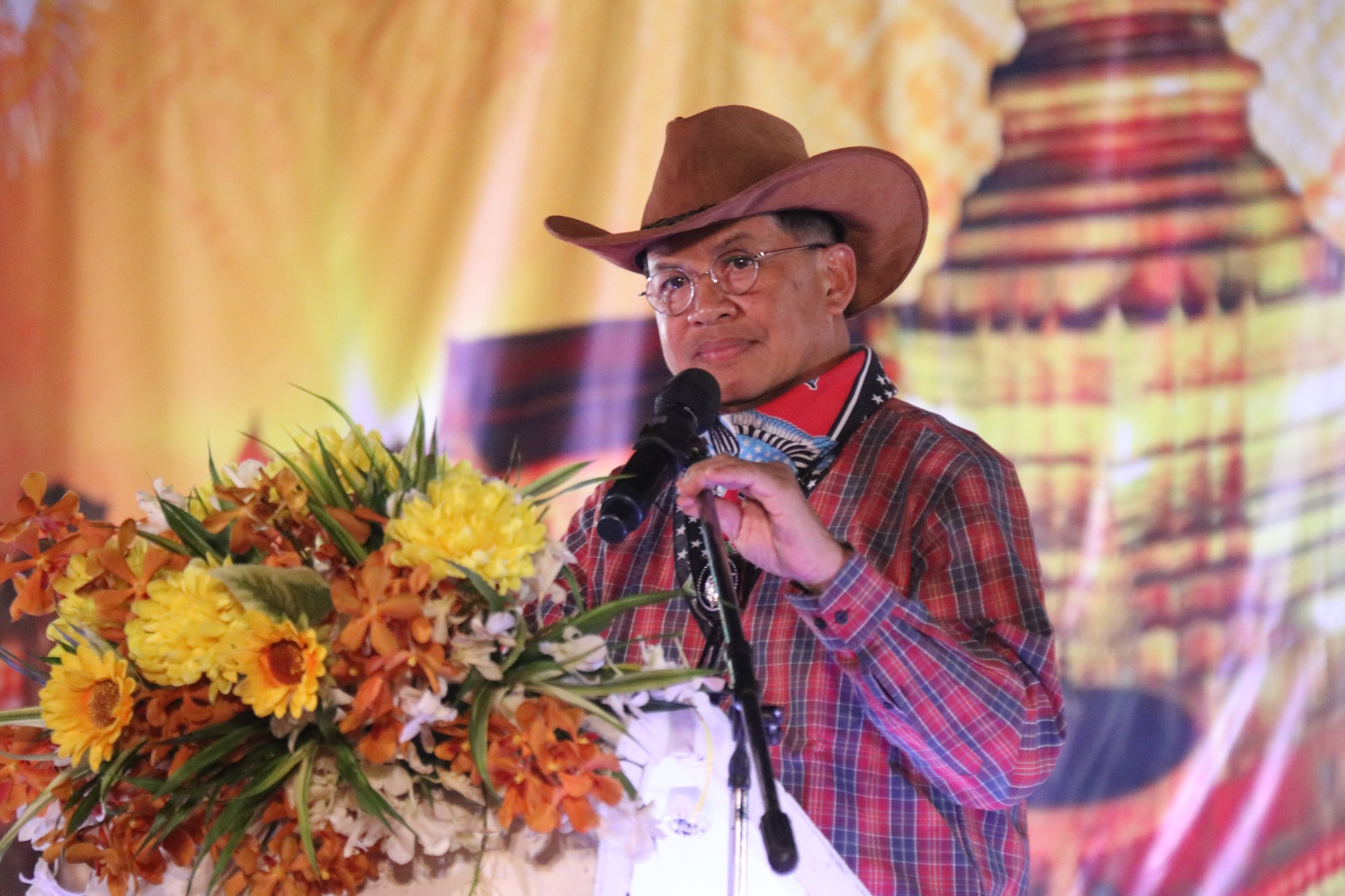 สำนักงานการปฏิรูปที่ดินจังหวัดลำพูนร่วมกับหน่วยงานสังกัดกระทรวงเกษตรและสหกรณ์ จัดกิจกรรม “Cowboy Night” และงานกาแฟไฟ เชิญชวนแต่งกายชุดคาวบอย คาวเกิร์ลมาร่วมงานภายในงานสักการะพระนางจามเทวีและงานฤดูหนาวจังหวัดลำพูน สำนักงานการปฏิรูปที่ดินจังหวัดลำพูนร่วมกับหน่วยงานสังกัดกระทรวงเกษตรและสหกรณ์ จัดกิจกรรม “Cowboy Night” และงานกาแฟไฟ เชิญชวนแต่งกายชุดคาวบอย คาวเกิร์ลมาร่วมงานภายในงานสักการะพระนางจามเทวีและงานฤดูหนาวจังหวัดลำพูน 