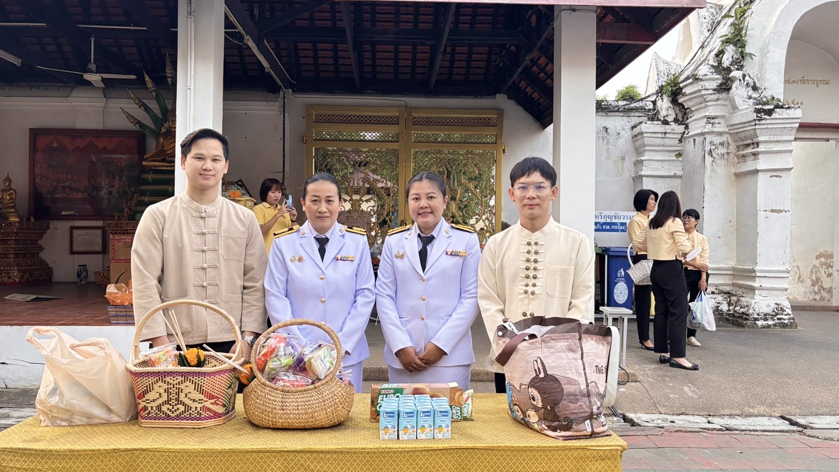 สำนักงานการปฏิรูปที่ดินจังหวัดลำพูน ร่วมพิธีเจริญพระพุทธมนต์และทำบุญตักบาตรถวายพระราชกุศล เนื่องในวันคล้ายวันพระบรมราชสมภพพระบาทสมเด็จพระบรมชนกาธิเบศร มหาภูมิพลอดุลยเดชมหาราช บรมนาถบพิตร วันชาติ และวันพ่อแห่งชาติ 5 ธันวาคม 2567 
