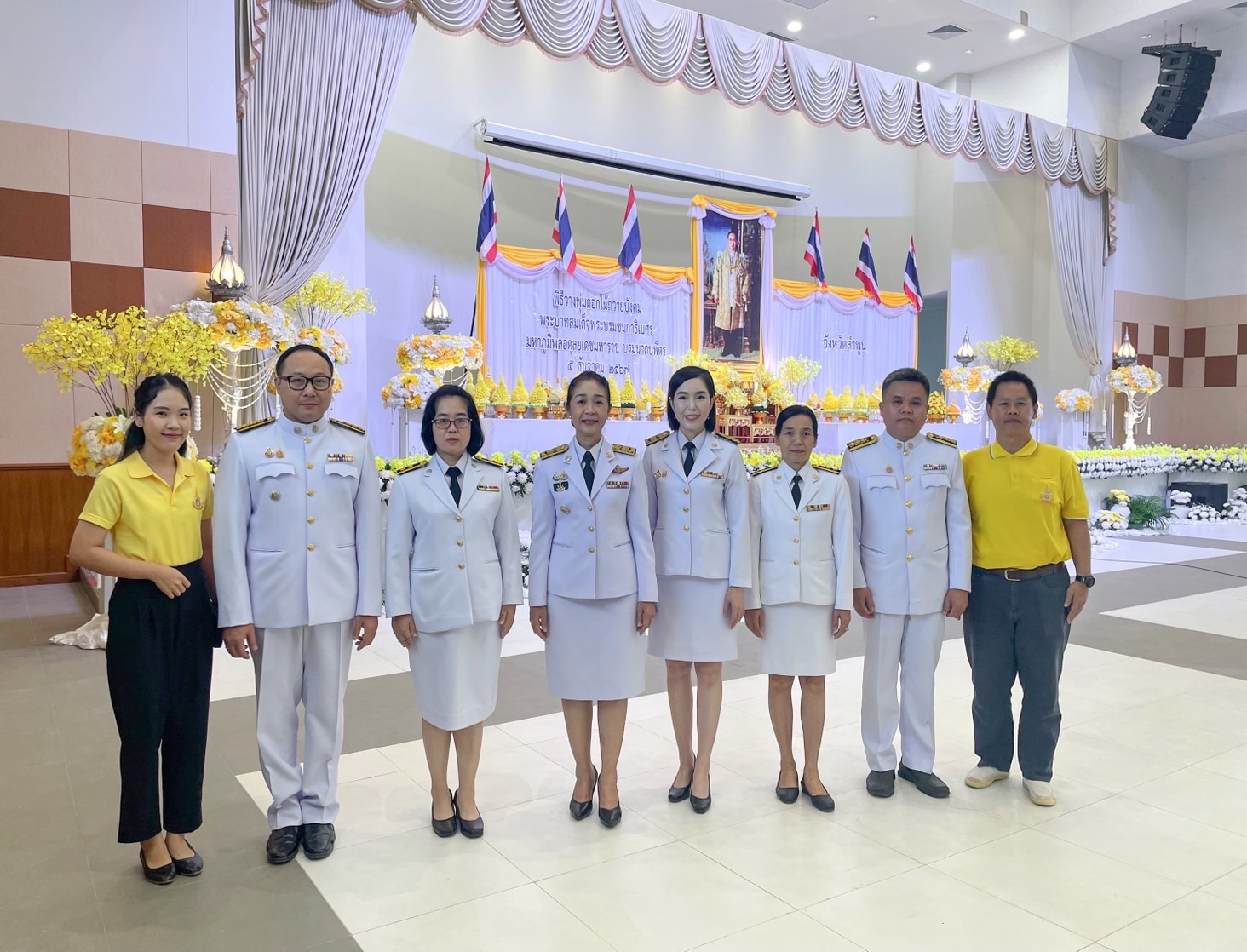 ปฏิรูปที่ดินจังหวัดลำพูน ร่วมพิธีวางพานพุ่มดอกไม้ถวายราชสักการะเนื่องในวันคล้ายวันพระบรมราชสมภพพระบาทสมเด็จพระบรมชนกาธิเบศร มหาภูมิพลอดุลยเดชมหาราช บรมนาถบพิตร วันชาติ และวันพ่อแห่งชาติ 5 ธันวาคม 2567