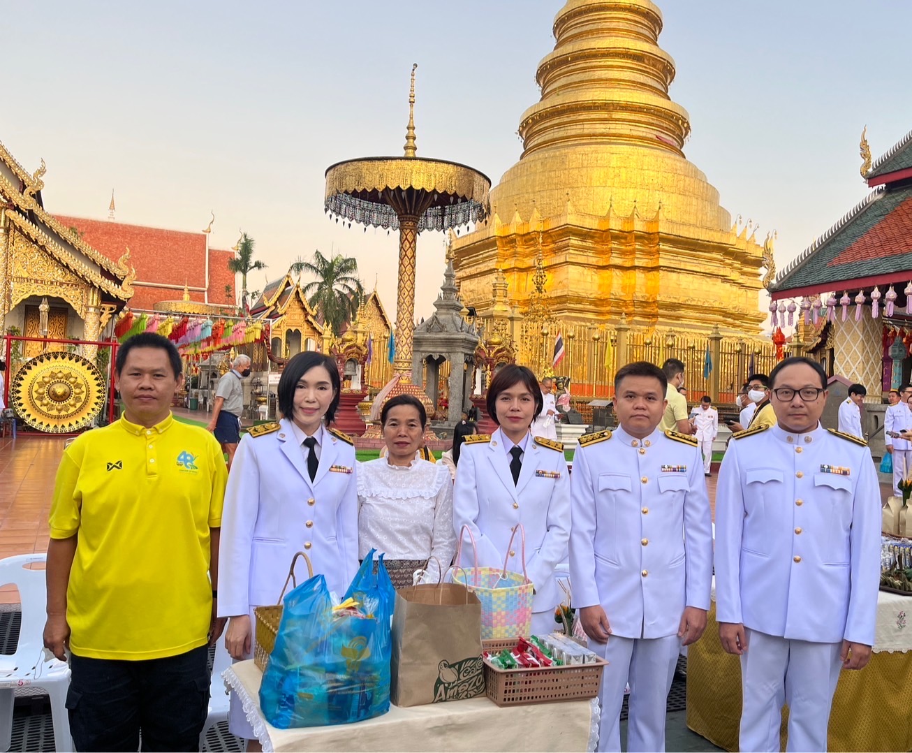 สำนักงานการปฏิรูปที่ดินจังหวัดลำพูน เข้าร่วมพิธีสวดพระพุทธมนต์และทำบุญตักบาตรถวายพระราชกุศล พระบาทสมเด็จพระบรมชนกาธิเบศร มหาภูมิพลอดุลยเดชมหาราช บรมนาถบพิตร  