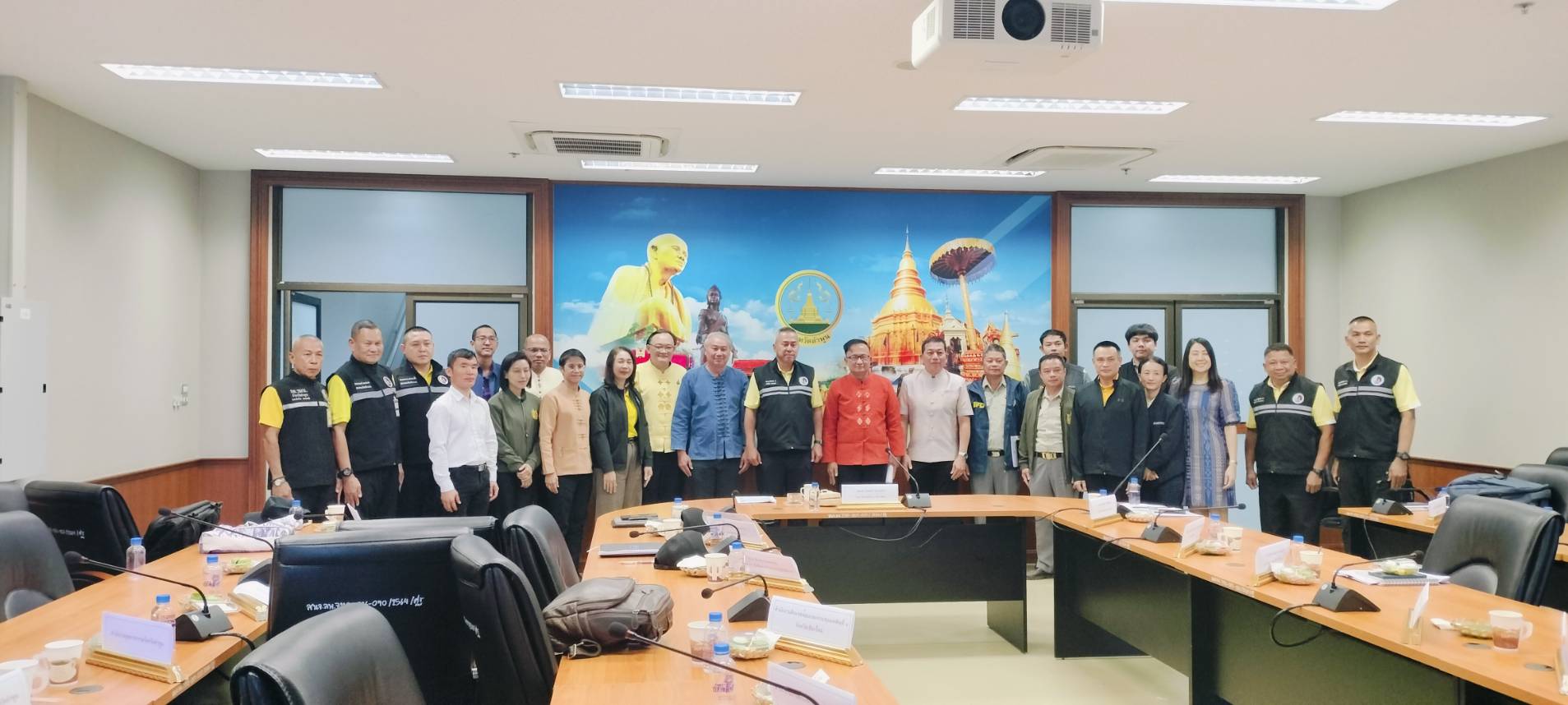 ปฏิรูปที่ดินจังหวัดลำพูน ร่วมการประชุมติดตาม รับทราบปัญหาข้อขัดข้องในพื้นที่จังหวัดลำพูนของคณะชุดประเมินผล ศูนย์ประสานการปฏิบัติที่ 4 กองอำนวยการรักษาความมั่นคงภายในราชอาณาจักร