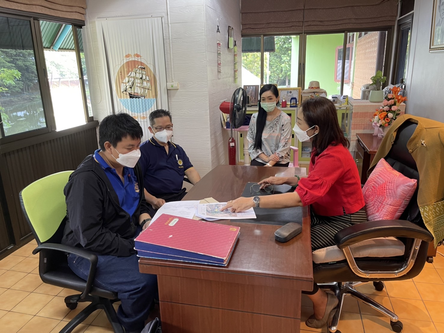 สำนักพัฒนาพื้นที่ปฏิรูปที่ดิน และส.ป.ก.ลำพูน สำรวจความเหมาะสมพื้นที่ดำเนินการสร้างฝายน้ำล้นห้วยริน ในเขตปฏิรูปที่ดินอำเภอลี้ จังหวัดลำพูน