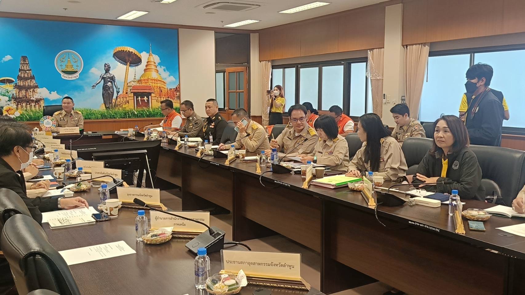 ปฏิรูปที่ดินจังหวัดลำพูน และหน่วยงานที่เกี่ยวข้อง ร่วมประชุมหาแนวทางในการป้องกันและการแก้ไขปัญหาไฟป่าหมอกควันและฝุ่นละอองขนาดเล็ก 