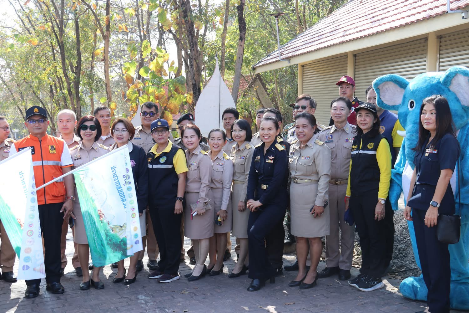 ปฏิรูปที่ดินจังหวัดลำพูน ร่วมกิจกรรม kick off ประชาสัมพันธ์เพื่อเสริมสร้างความตระหนักของประชาชนในการลดหมอกควันเชิงรุก 