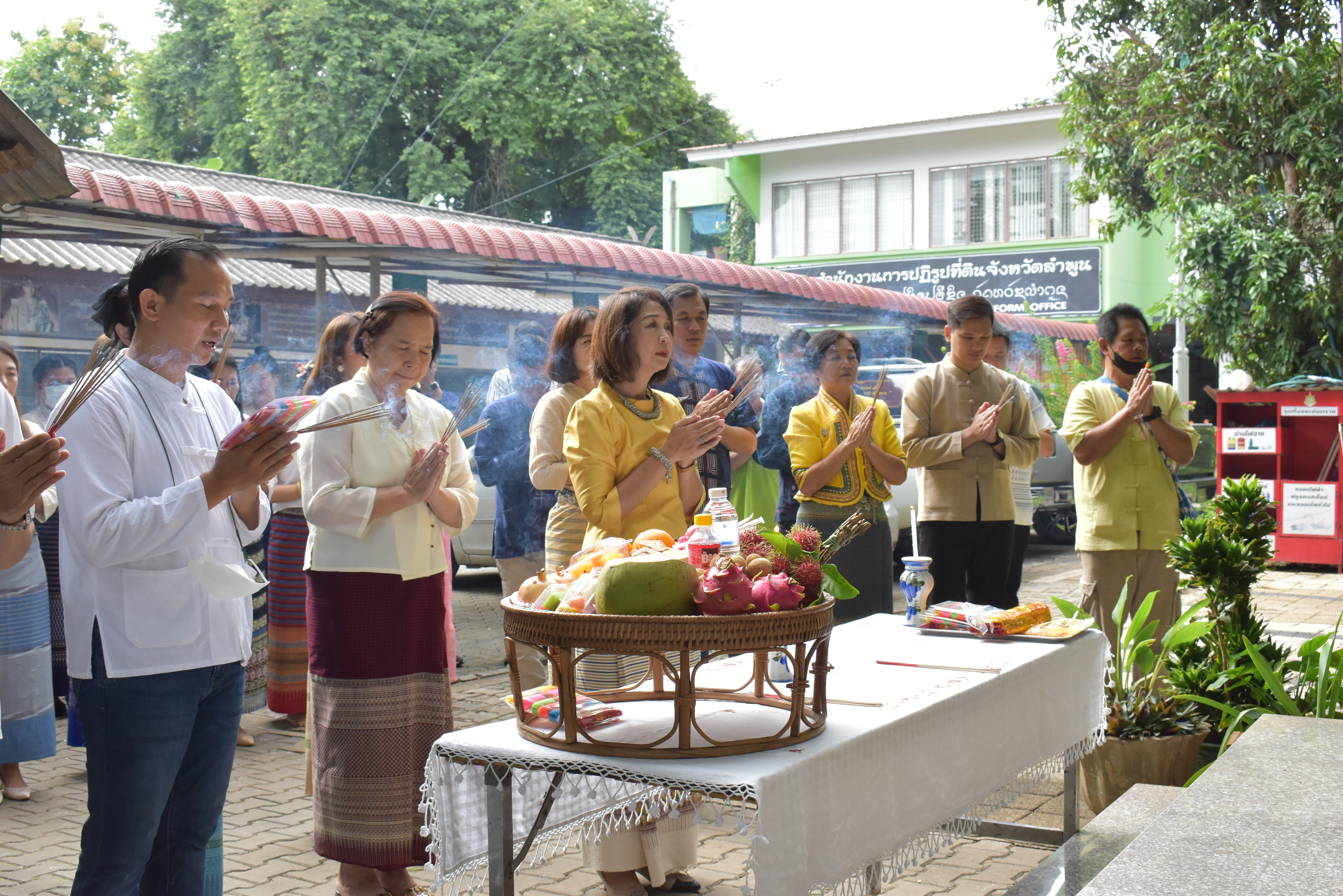 ส.ป.ก. ลำพูน จัดพิธีทำบุญสำนักงานและเจิมอาคารศูนย์บริการประชาชน สำนักงานการปฏิรูปที่ดินจังหวัดลำพูน