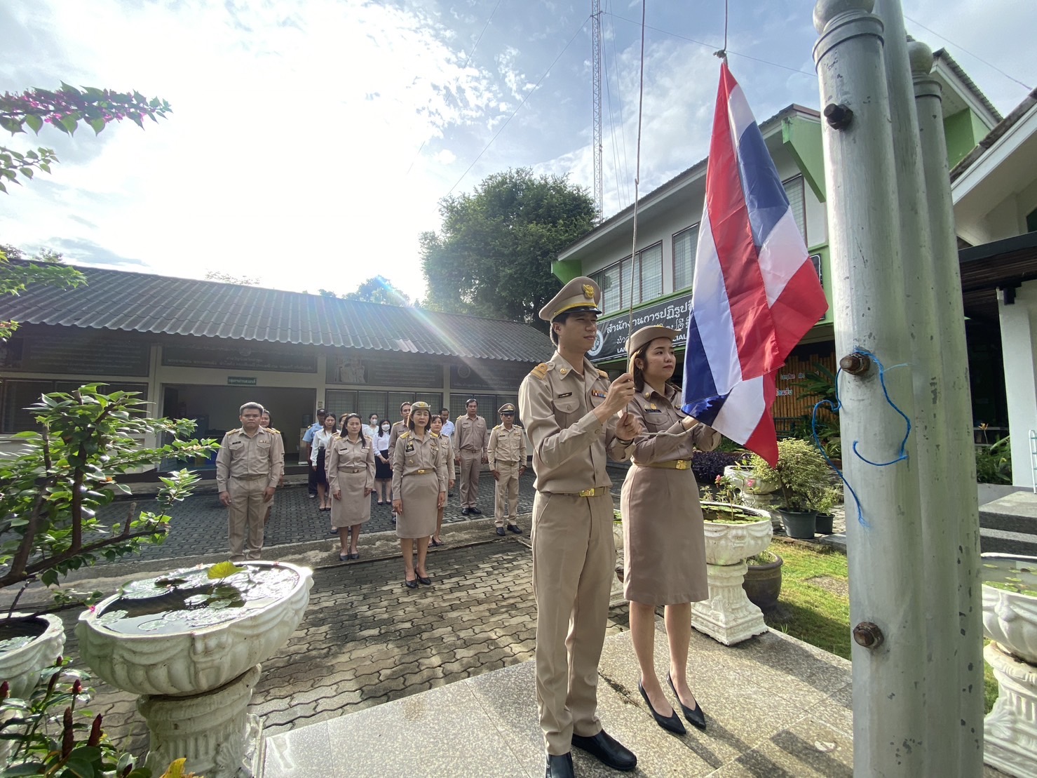 ส.ป.ก.ลำพูน จัดกิจกรรมวันพระราชทานธงชาติไทย ประจำปี2566 ครบรอบ 106ปีธงชาติไทย