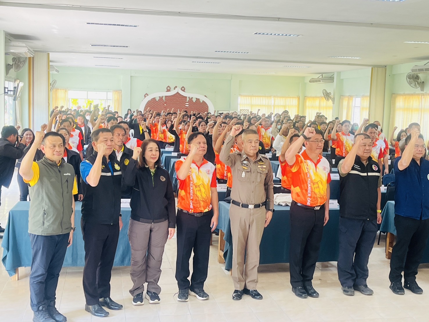 ผู้ว่าราชการจังหวัดลำพูนนำหัวหน้าส่วนราชการและส.ป.ก.ลำพูน ร่วมลงพื้นที่ ปฏิบัติการเชิงรุกสร้างการรับรู้ ประชาสัมพันธ์ และแจ้งมาตรการของส.ป.ก.แก่ผู้นำชุมชนและเกษตรกร ห้ามเผาเพื่อป้องกันแก้ไขปัญหาไฟป่าหมอกควันฝุ่นpm2.5 อำเภอลี้ 