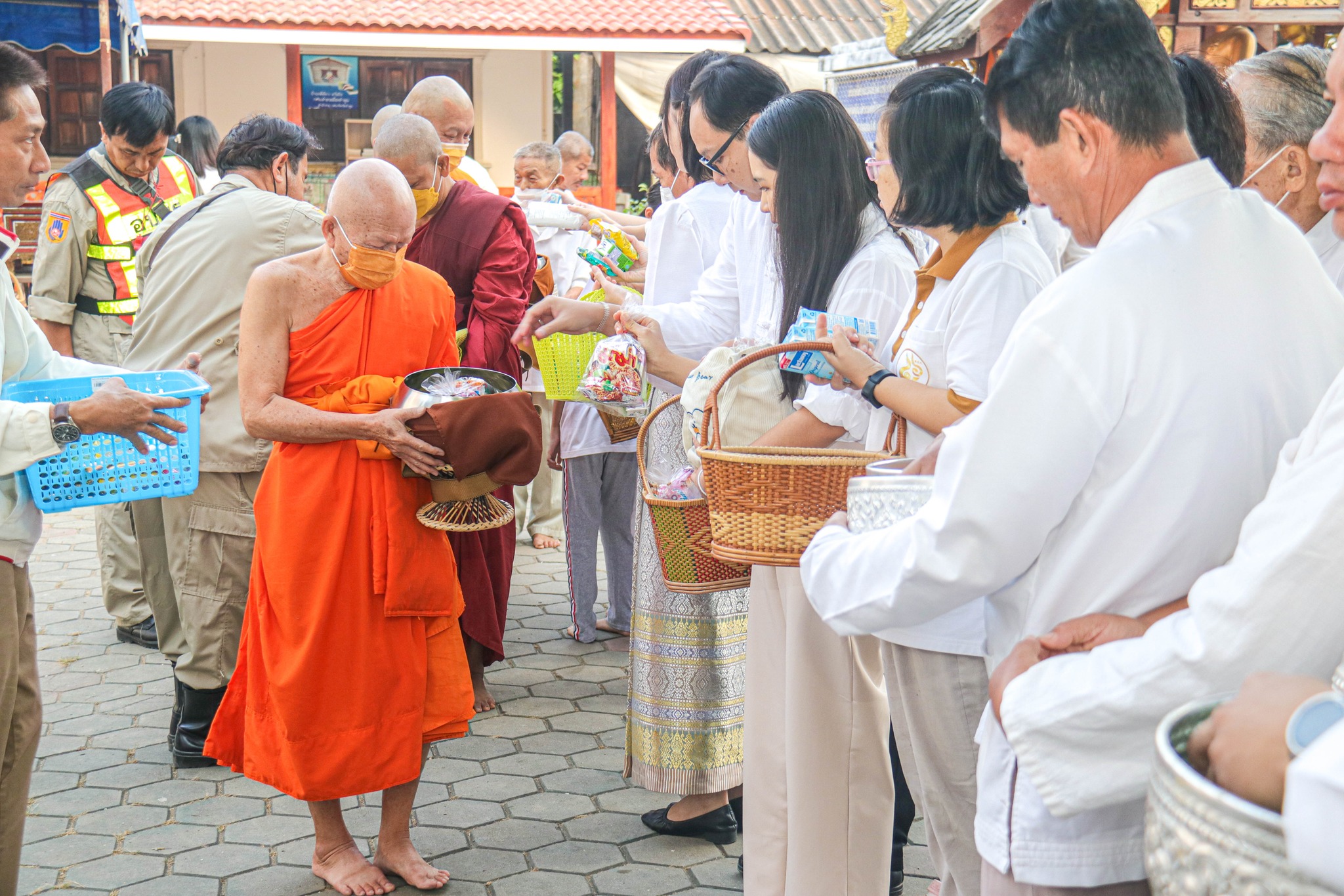 สำนักงานการปฏิรูปที่ดินจังหวัดลำพูน เข้าร่วมกิจกรรมผู้ว่าฯ พาเข้าวัด ประชา รัฐ ร่วมใจ ใฝ่รักษาศีล 5 ส่งเสริมให้พุทธศาสนิกชน เข้าวัดปฏิบัติธรรม 