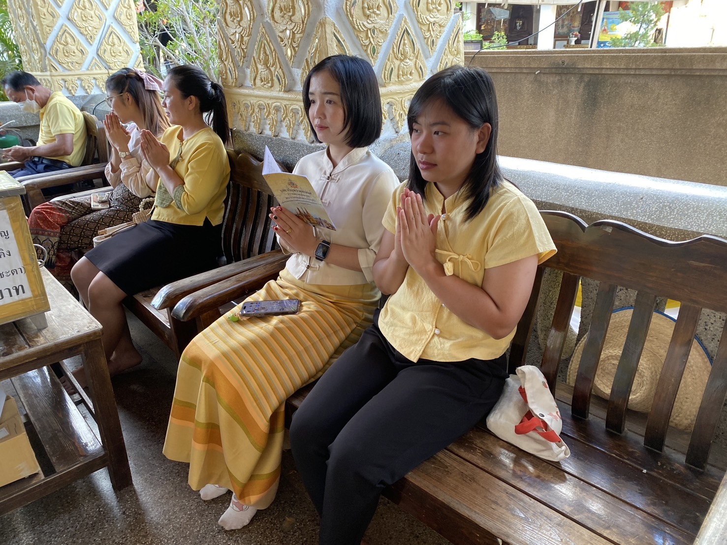 สำนักงานการปฏิรูปที่ดินจังหวัดลำพูน ร่วมพิธีเจริญพระพุทธมนต์เฉลิมพระเกียรติฯ ถวายพระพรชัยมงคลแด่ พระบาทสมเด็จพระเจ้าอยู่หัว ครั้งที่ 12/2567 เนื่องในโอกาสวันเฉลิมพระชนมพรรษา 6 รอบ 28 กรกฎาคม 2567 