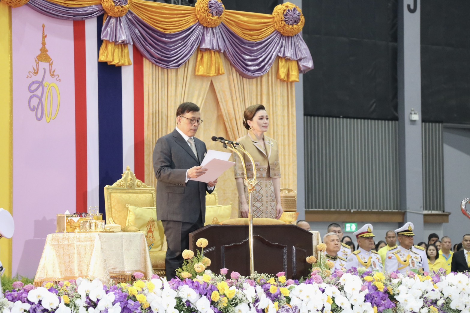 ผู้ว่าราชการจังหวัดลำพูนพร้อมด้วยหัวหน้าส่วนราชการจังหวัดลำพูนร่วมรับเสด็จฯพระบาทสมเด็จพระเจ้าอยู่หัวและสมเด็จพระนางเจ้าฯพระบรมราชินี ในโอกาสเสด็จพระราชดำเนินเป็นองค์ประธานเปิดโครงการ “ปูทาง…สู่การตื่นรู้ ธรรมนาวา วัง” (ภาคประชาชน) รุ่นที่ 4 ที่จังหวัดเชียงใหม่