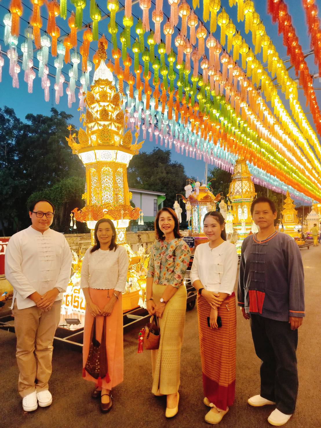 ปฏิรูปที่ดินจังหวัดลำพูน ร่วมพิธีเปิดขบวนแห่โคมล้านนา เพื่อสักการะแด่องค์พระธาตุหริภุญชัย ในงาน “เทศกาลโคมแสนดวงที่เมืองลำพูน”
