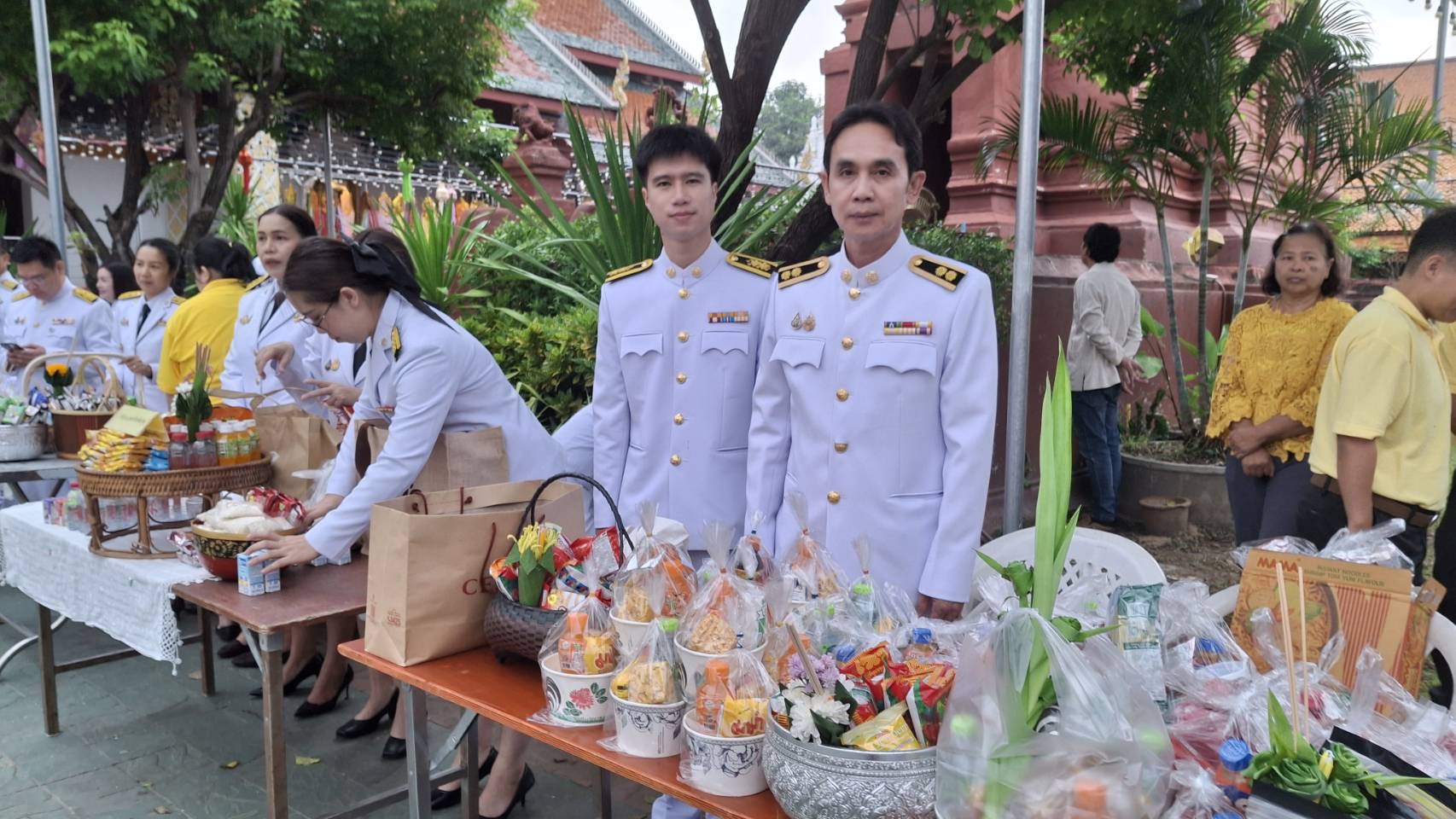 สำนักงานการปฏิรูปที่ดินจังหวัดลำพูน (ส.ป.ก.ลำพูน) ร่วมพิธีทำบุญตักบาตรถวายเป็นพระราชกุศล เนื่องในวันนวมินทรมหาราช พระบาทสมเด็จพระบรมชนกาธิเบศร มหาภูมิพลอดุลยเดชมหาราช บรมนาถบพิตร