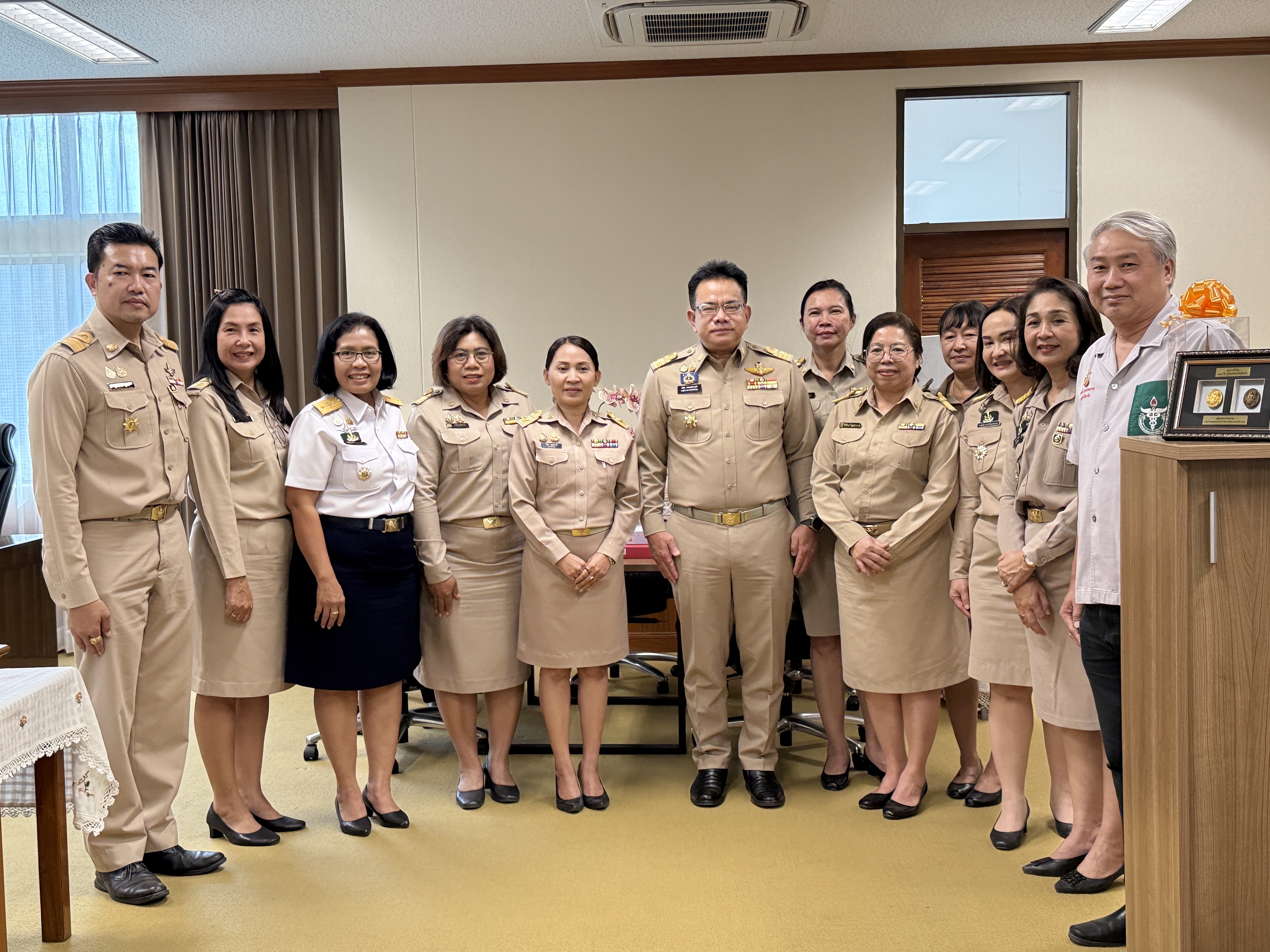 ปฏิรูปที่ดินจังหวัดลำพูนร่วมสวัสดีปีใหม่และขอพรจากผู้ว่าราชการจังหวัดลำพูน รองผู้ว่าราชการจังหวัดลำพูน และปลัดจังหวัดลำพูน เพื่อความเป็นสิริมงคลเนื่องในวันขึ้นปีใหม่ 2568