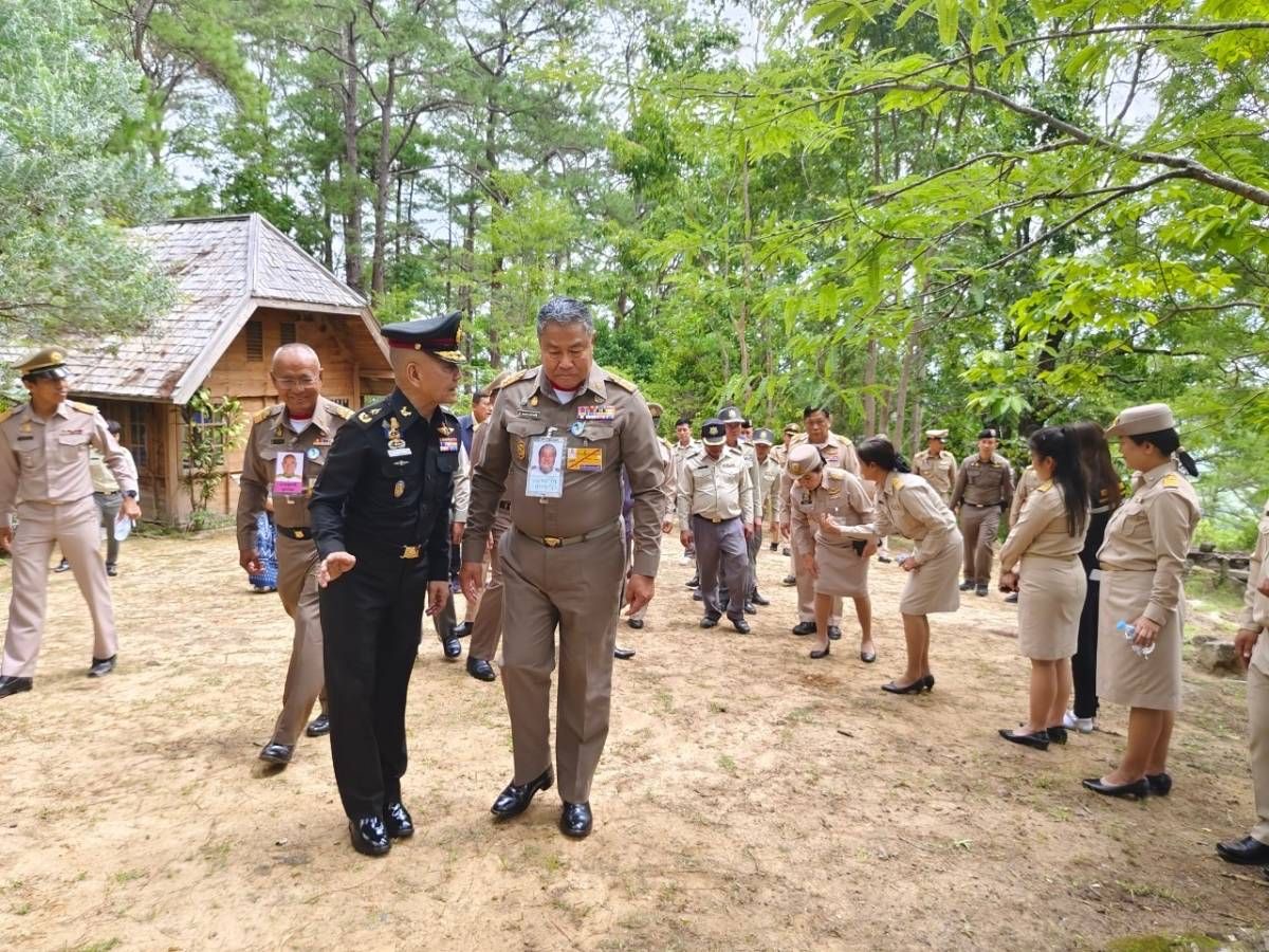 ส.ป.ก.ลำพูน ร่วมต้อนรับองคมนตรีพร้อมคณะ และรายงานผลการดำเนินงาและรายงานผลการดำเนินงานโครงการอันเนื่องมาจากพระราชดำริฯ