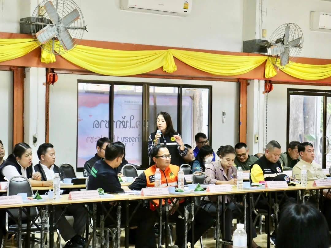 สำนักงานปฏิรูปที่ดินจังหวัดลำพูนลงพื้นที่ ร่วมกับผู้ว่าราชการจังหวัดลำพูนและส่วนราชการที่เกี่ยวข้อง เพื่อประชาสัมพันธ์ชี้แจงและทำความเข้าใจเกี่ยวกับนโยบาย การปฎิบัติงานป้องกันและแก้ไขปัญหาไฟป่าหมอกควันและฝุ่นละอองขนาดเล็ก pm 2.5 รวมทั้งการบังคับใช้กฎหมายควบคุมการเผาในที่โล่งและการลักลอบเผาในพื้นที่ป่า ของจังหวัดลำพูน 