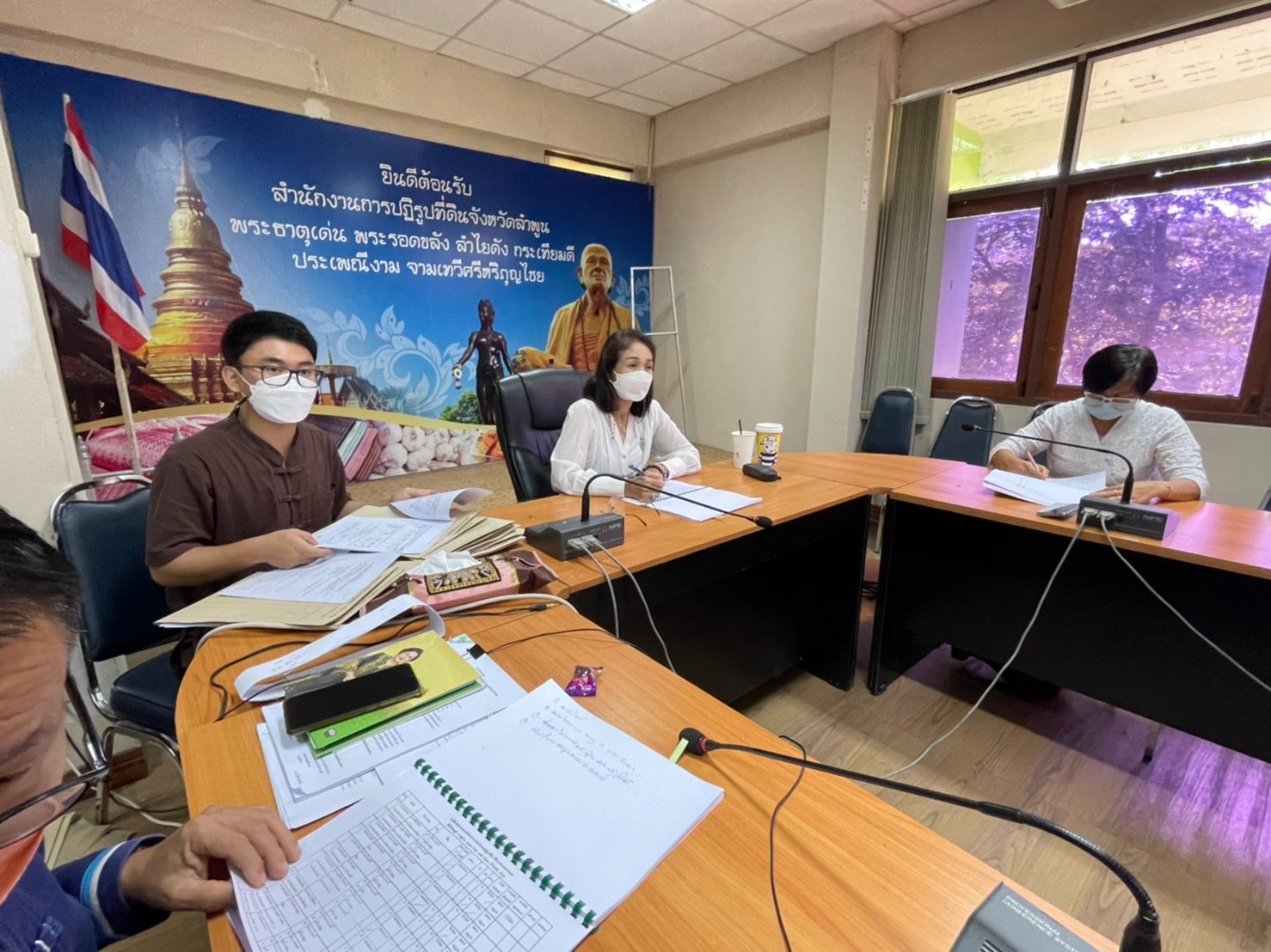 สำนักงานการปฏิรูปที่ดินจังหวัดลำพูน ประชุมคณะทำงานกลั่นกรองการคัดเลือกและจัดที่ดิน ให้แก่เกษตรกรในเขตปฏิรูปที่ดินจังหวัดลำพูนครั้งที่ 2 / 2565 ณ สำนักงานการปฏิรูปที่ดินจังหวัดลำพูน