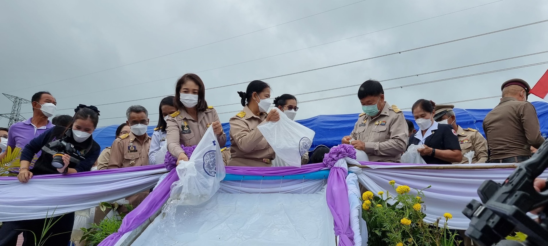 ส.ป.ก.ลำพูน ร่วมพิธีปล่อยพันธุ์สัตว์น้ำ