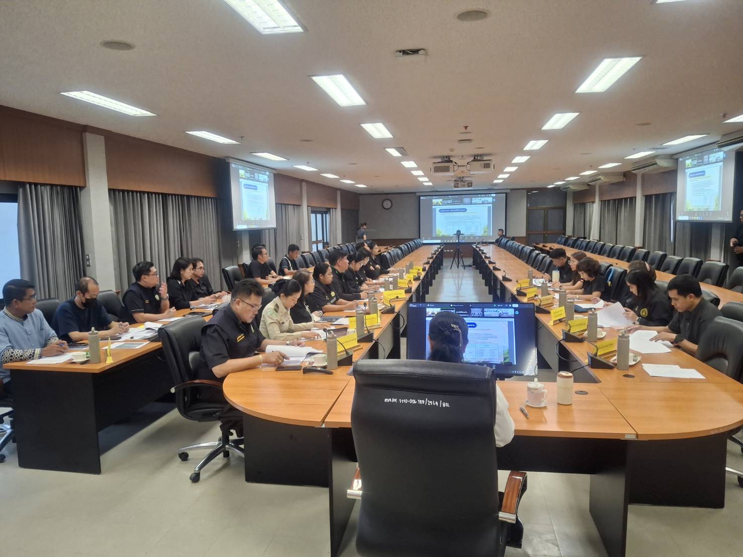 title - ส.ป.ก.ลำพูน เข้าร่วมการประชุมคณะกรรมการติดตามและขับเคลื่อนโครงการอันเนื่องมาจากพระราชดำริ ครั้งที่ 1/2569 ผ่านระบบ Zoom Meeting  ณ ศาลากลางจังหวัดลำพูน