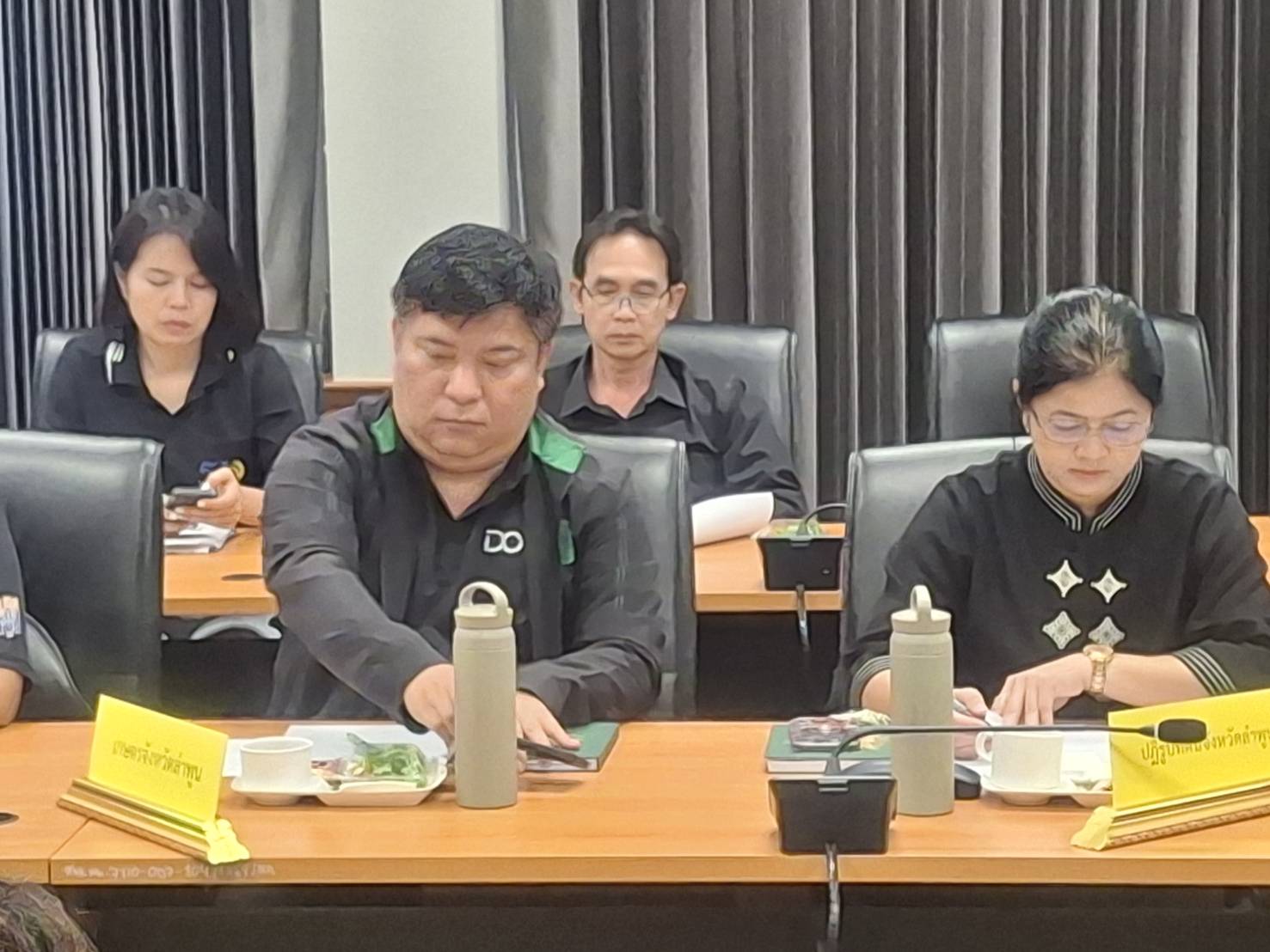 title - ส.ป.ก.ลำพูน เข้าร่วมการประชุมคณะกรรมการติดตามและขับเคลื่อนโครงการอันเนื่องมาจากพระราชดำริ ครั้งที่ 1/2569 ผ่านระบบ Zoom Meeting  ณ ศาลากลางจังหวัดลำพูน