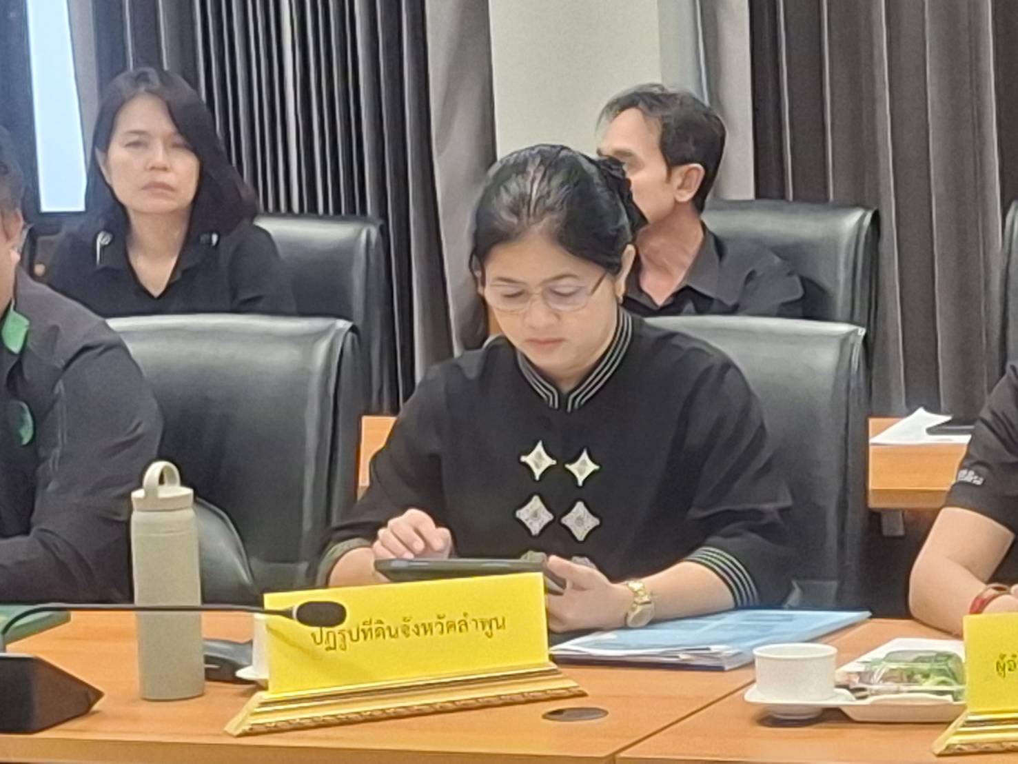 title - ส.ป.ก.ลำพูน เข้าร่วมการประชุมคณะกรรมการติดตามและขับเคลื่อนโครงการอันเนื่องมาจากพระราชดำริ ครั้งที่ 1/2569 ผ่านระบบ Zoom Meeting  ณ ศาลากลางจังหวัดลำพูน