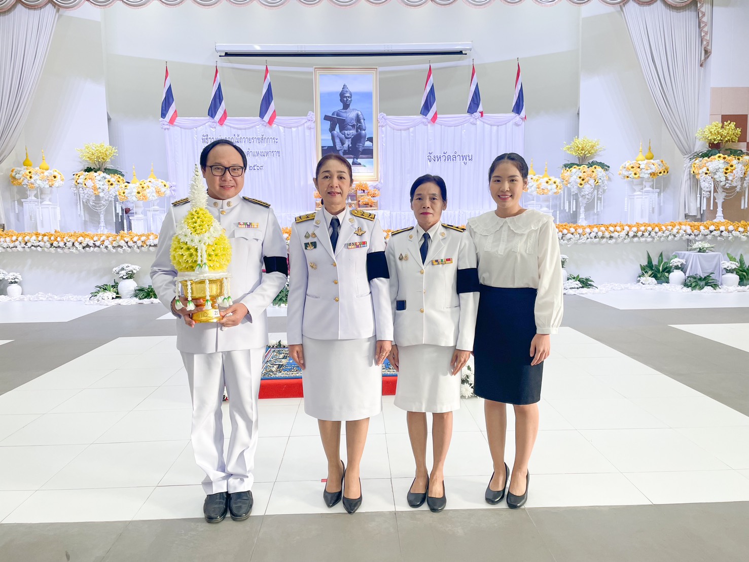 title - ปฏิรูปที่ดินจังหวัดลำพูน (นางปรารถนา ชัยญานะ) ร่วมพิธีวางพุ่มดอกไม้ถวายราชสักการะเนื่องในวันพ่อขุนรามคำแหงมหาราช 17 มกราคม พุทธศักราช 2569