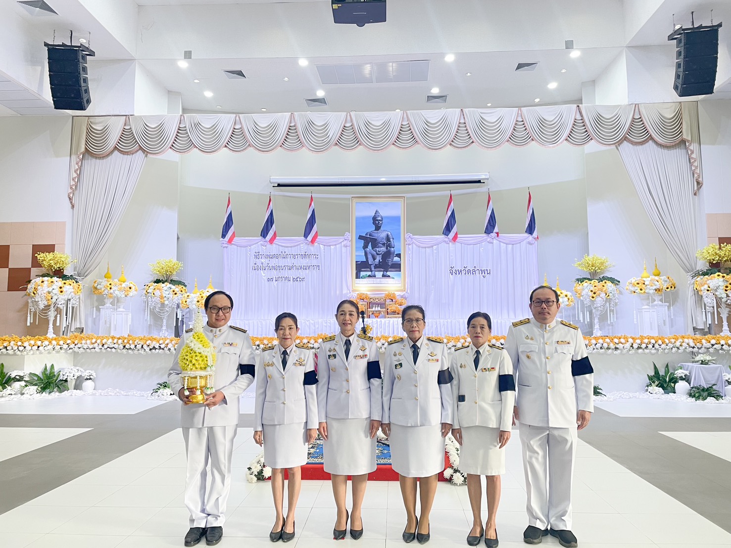 title - ปฏิรูปที่ดินจังหวัดลำพูน (นางปรารถนา ชัยญานะ) ร่วมพิธีวางพุ่มดอกไม้ถวายราชสักการะเนื่องในวันพ่อขุนรามคำแหงมหาราช 17 มกราคม พุทธศักราช 2569