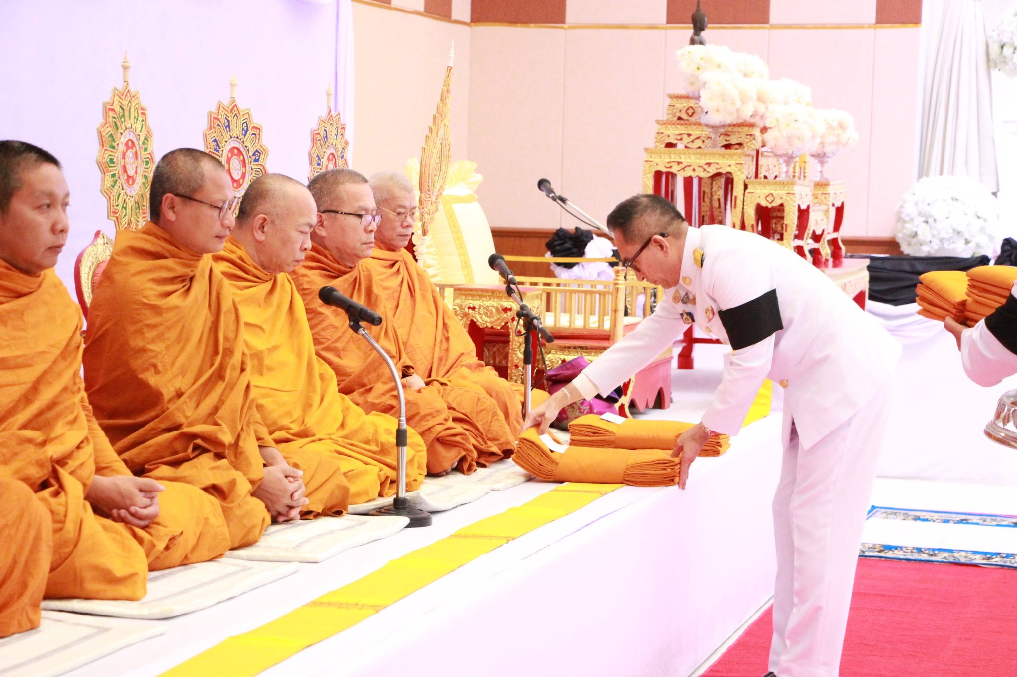title - ปฏิรูปที่ดินจังหวัดลำพูน ร่วมประกอบพิธีบำเพ็ญกุศลในวาระครบ 100 วัน (สตมวาร) แห่งการสวรรคต เพื่อถวายพระราชกุศล สมเด็จพระนางเจ้าสิริกิติ์ พระบรมราชินีนาถ พระบรมราชชนนีพันปีหลวง