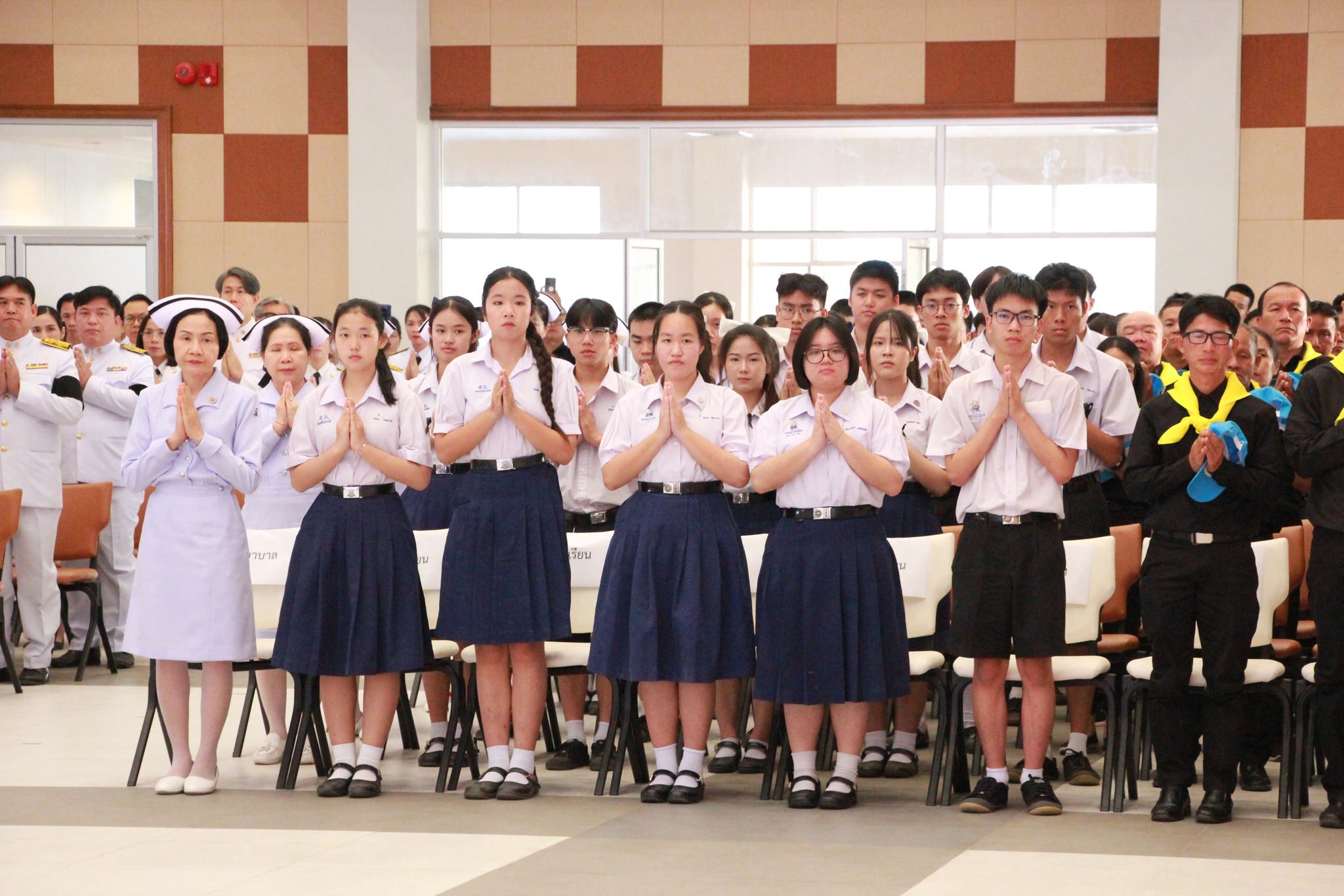 title - ปฏิรูปที่ดินจังหวัดลำพูน ร่วมประกอบพิธีบำเพ็ญกุศลในวาระครบ 100 วัน (สตมวาร) แห่งการสวรรคต เพื่อถวายพระราชกุศล สมเด็จพระนางเจ้าสิริกิติ์ พระบรมราชินีนาถ พระบรมราชชนนีพันปีหลวง