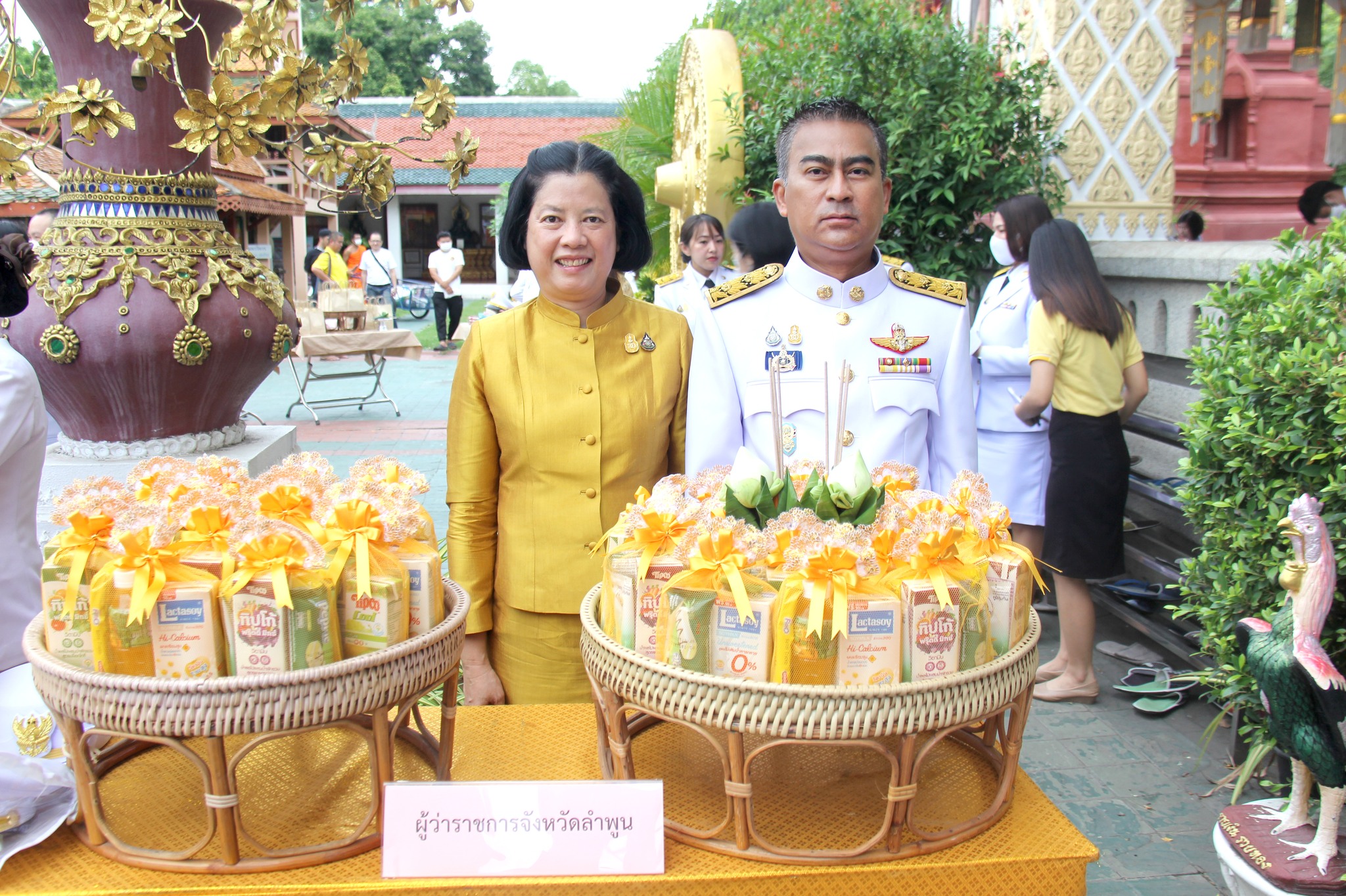 ปฏิรูปที่ดินจังหวัดลำพูน มอบหมายเจ้าหน้าที่ ส.ป.ก.ลำพูน เข้าร่วมพิธีทำบุญตักบาตรข้าวสาร อาหารแห้ง แด่พระสงฆ์และสามเณร จำนวน 72 รูป ณ วัดพระธาตุหริภุญชัย วรมหาวิหาร อำเภอเมือง จังหวัดลำพูน  