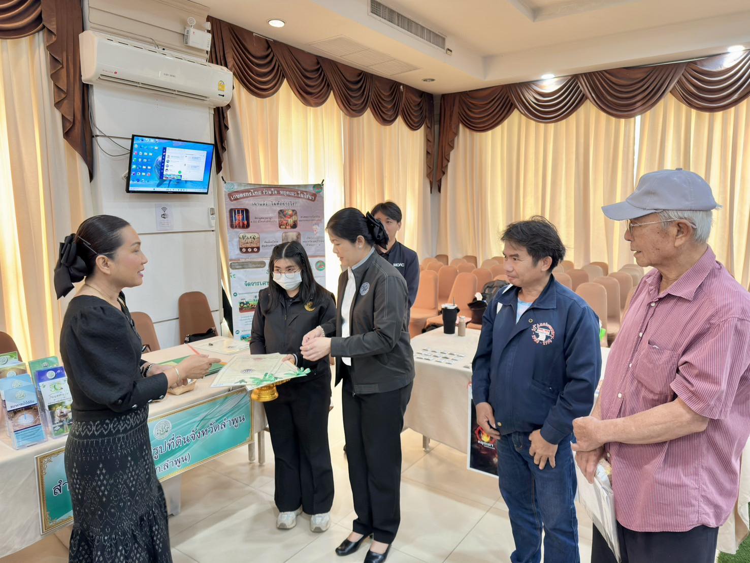 title - ปฏิรูปที่ดินจังหวัดลำพูน ร่วมงาน 