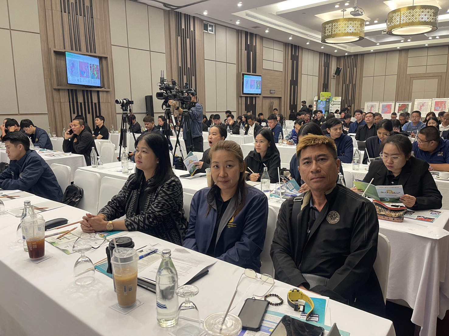title - สำนักงานการปฏิรูปที่ดินจังหวัดลำพูน เข้าร่วมโครงการประชาสัมพันธ์สร้างการรับรู้ความเข้าใจเพื่อขับเคลื่อนแผนการดำเนินงานปรับปรุงแนวเขตที่ดินของรัฐแบบบูรณาการ มาตราส่วน 1 : 4000 (One Map) อย่างมีประสิทธิภาพ ระยะที่ 2