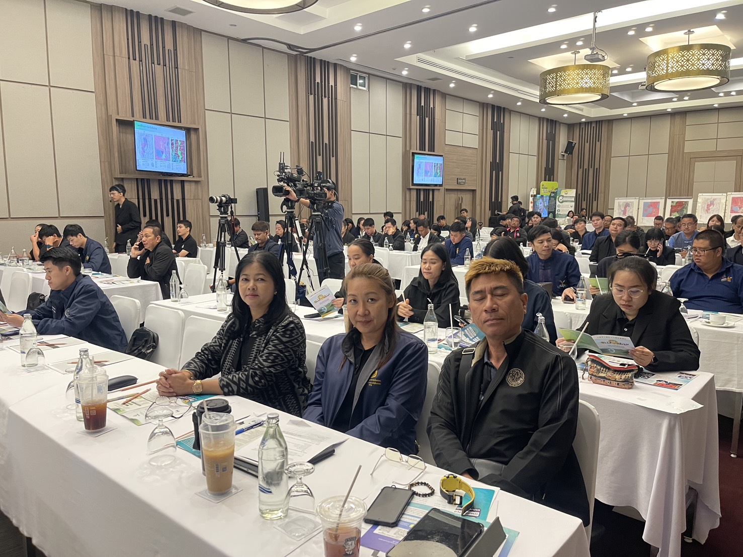 title - สำนักงานการปฏิรูปที่ดินจังหวัดลำพูน เข้าร่วมโครงการประชาสัมพันธ์สร้างการรับรู้ความเข้าใจเพื่อขับเคลื่อนแผนการดำเนินงานปรับปรุงแนวเขตที่ดินของรัฐแบบบูรณาการ มาตราส่วน 1 : 4000 (One Map) อย่างมีประสิทธิภาพ ระยะที่ 2