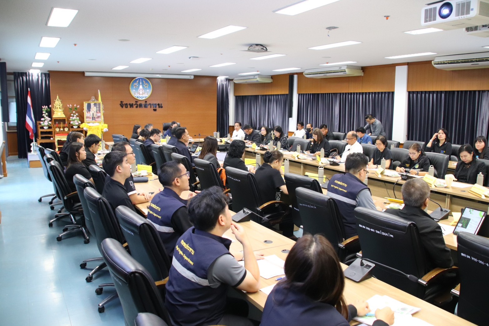 title - สำนักงานการปฏิรูปที่ดินจังหวัดลำพูน ร่วมประชุมชี้แจงแนวทางการประเมินผลโครงการพัฒนาพื้นที่ลุ่มน้ำแม่อาวอันเนื่องมาจากพระราชดำริ จังหวัดลำพูน